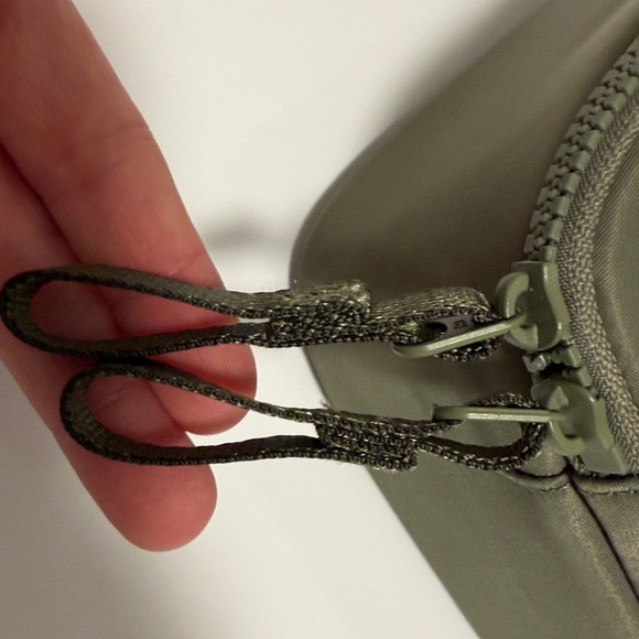 Lululemon Green/ White Travel Lunchbox - Picture 5 of 5